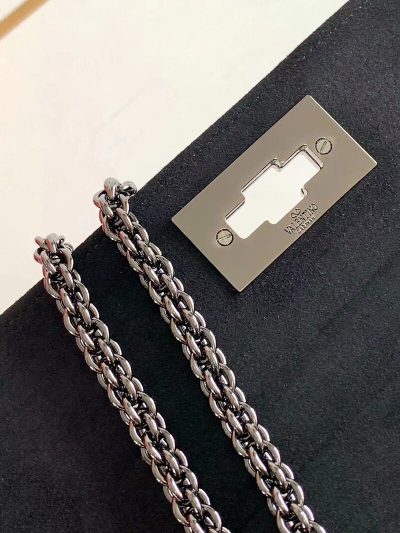 Valentino Roman Stud The Soulder BAG In Nappa With Chain-26x16x8CM - Image 9