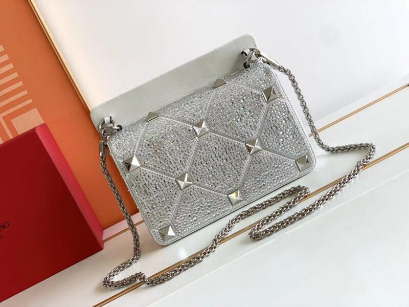 Valentino Roman Stud The Soulder BAG In Nappa With Chain-26x16x8CM - Image 3