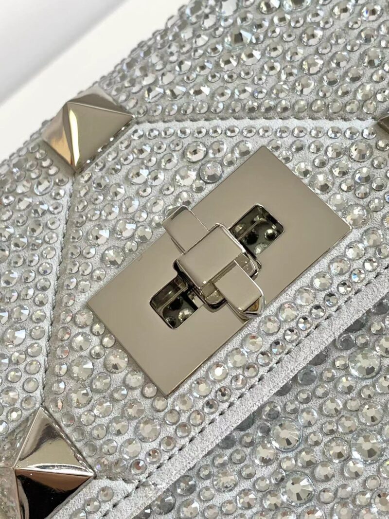 Valentino Roman Stud The Soulder BAG In Nappa With Chain-26x16x8CM - Image 6