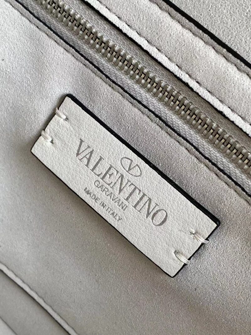 Valentino Roman Stud The Soulder BAG In Nappa With Chain-26x16x8CM - Image 9