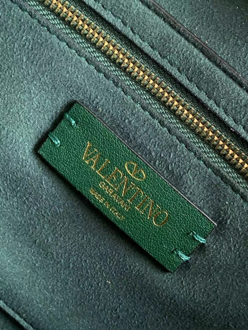 Valentino Roman Stud The Soulder BAG In Nappa With Chain-26x16x8CM - Image 9