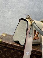 Louis Vuitton Twist -18*13*9CM - Image 6
