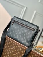 Louis Vuitton District Messenger Bag-M46255-26*20*7CM - Image 3
