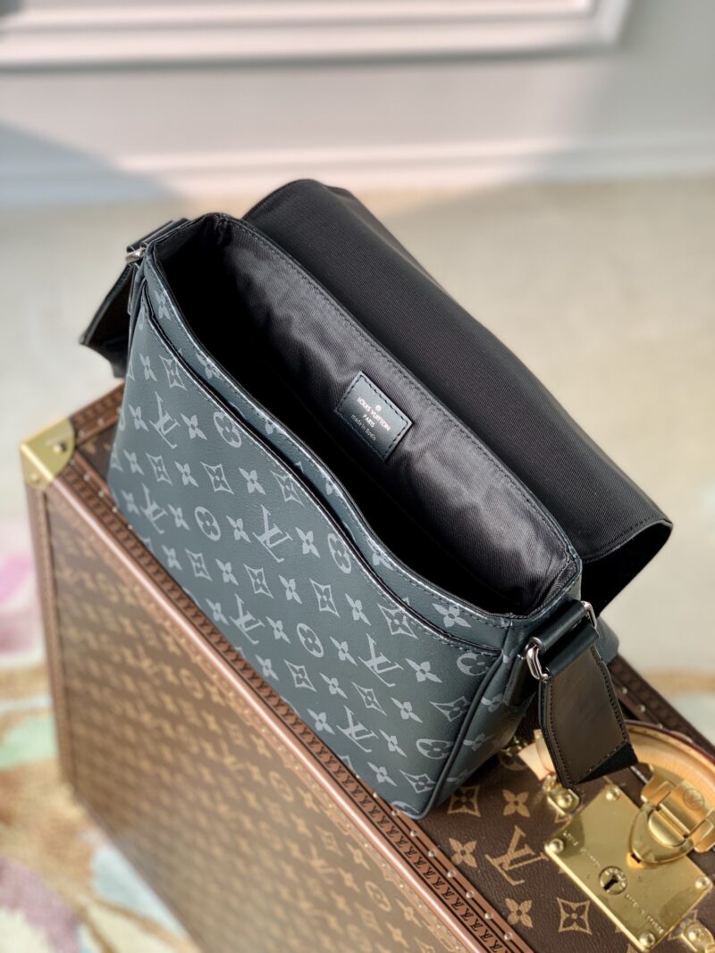 Louis Vuitton District Messenger Bag-M46255-26*20*7CM - Image 8