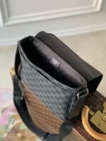 Louis Vuitton District Messenger Bag-M46255-26*20*7CM - Image 4