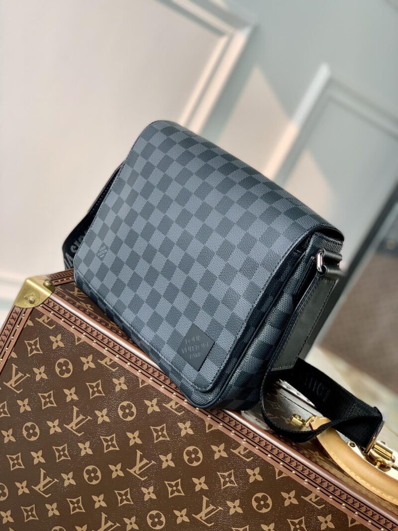Louis Vuitton District Messenger Bag-M46255-26*20*7CM - Image 7