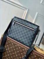 Louis Vuitton District Messenger Bag-M46255-26*20*7CM - Image 8