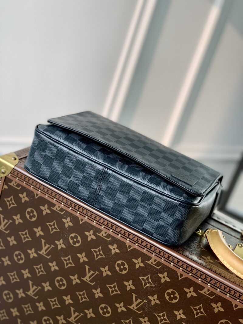 Louis Vuitton District Messenger Bag-M46255-26*20*7CM - Image 9