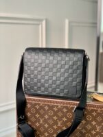 Louis Vuitton District Messenger Bag-M46255-26*20*7CM - Image 3