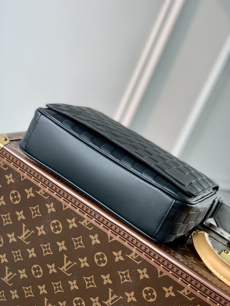 Louis Vuitton District Messenger Bag-M46255-26*20*7CM - Image 2