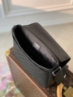 Louis Vuitton District Messenger Bag-M46255-26*20*7CM - Image 7