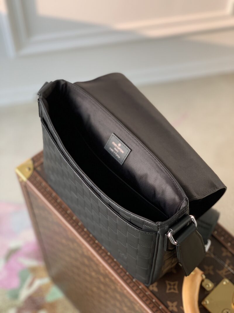 Louis Vuitton District Messenger Bag-M46255-26*20*7CM - Image 7