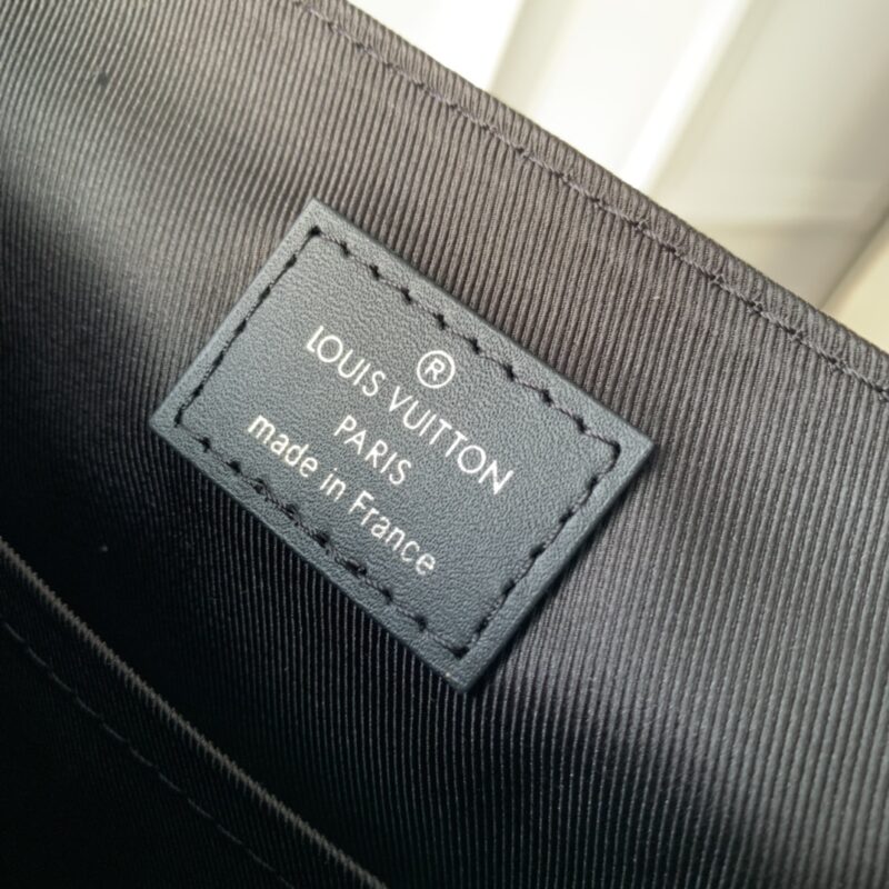 Louis Vuitton District Messenger Bag-M46255-26*20*7CM - Image 9