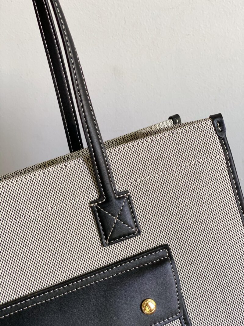 Burberry Freya-33*12.5*26CM - Image 7