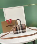 Burberry Handbags-18.5*11*12 /30*15*21CM - Image 4