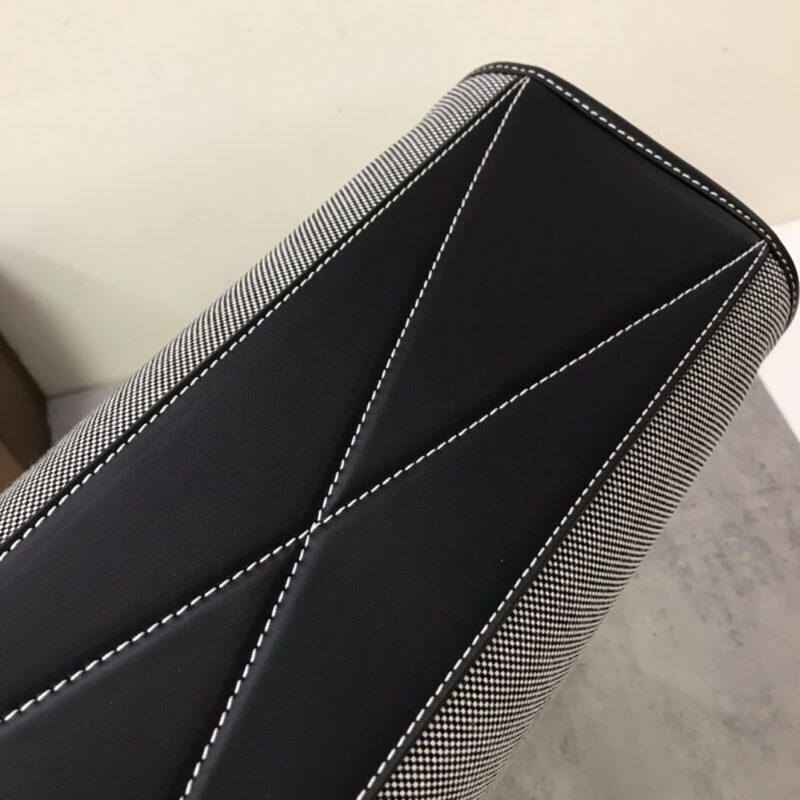 Burberry Tote Bag-35.5 x 15 x 37.5CM - Image 4