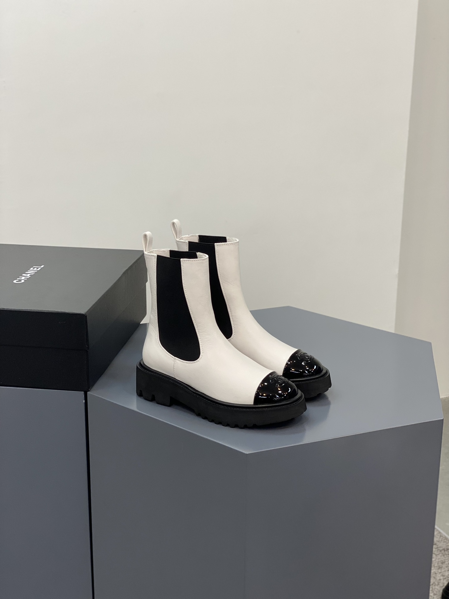 chbag-2873275rewree_3_.jpg Ch@nel Boots 2022SS - Image 1