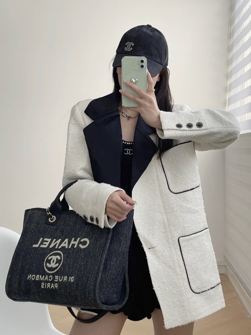 Ch@nel Shopping Bag - Image 17