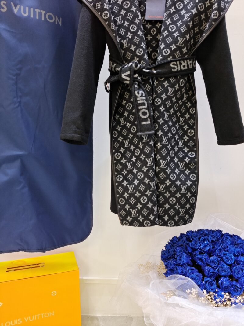 Ch@nel 2022 New Autumn/Winter Coat - Image 4