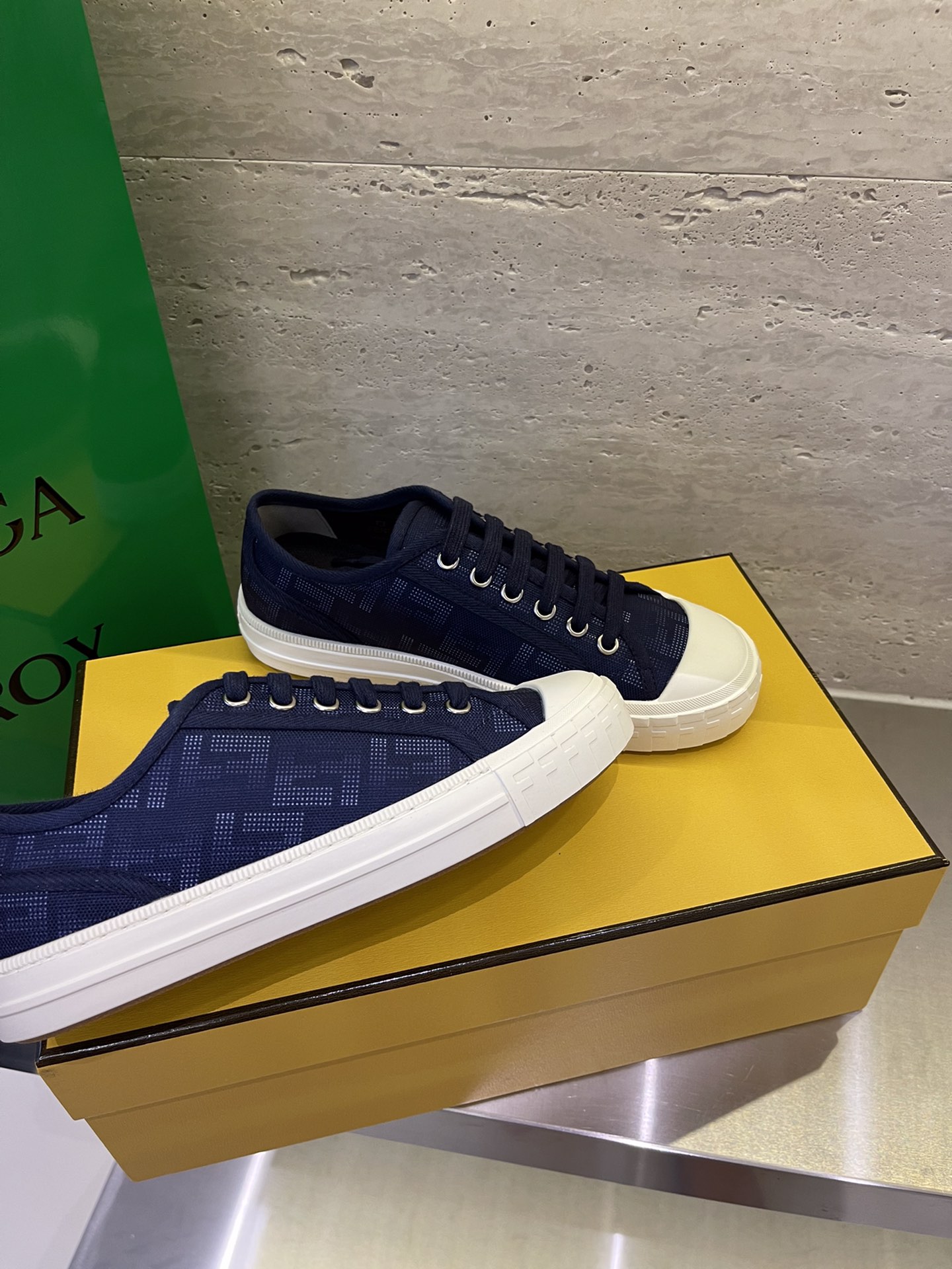 do7567677erwrewewr_3_.jpg FENDI Sneakers - Image 1
