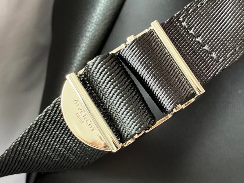 Gienvchy Backpack-28x40x15CM - Image 8