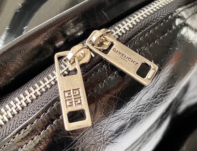 Gienvchy Backpack-28x40x15CM - Image 6