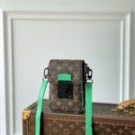 Louis Vuitton S-Lock Vertical Wearable Handbag-12*19*7CM