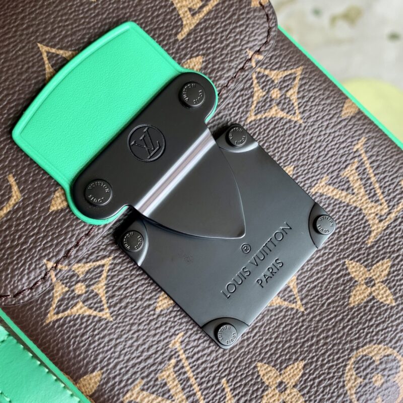 Louis Vuitton S-Lock Vertical Wearable Handbag-12*19*7CM - Image 8