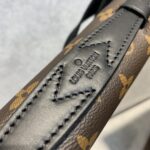 Louis Vuitton S Lock Sling -21*15*4CM - Image 3