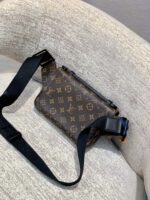 Louis Vuitton S Lock Sling -21*15*4CM - Image 8
