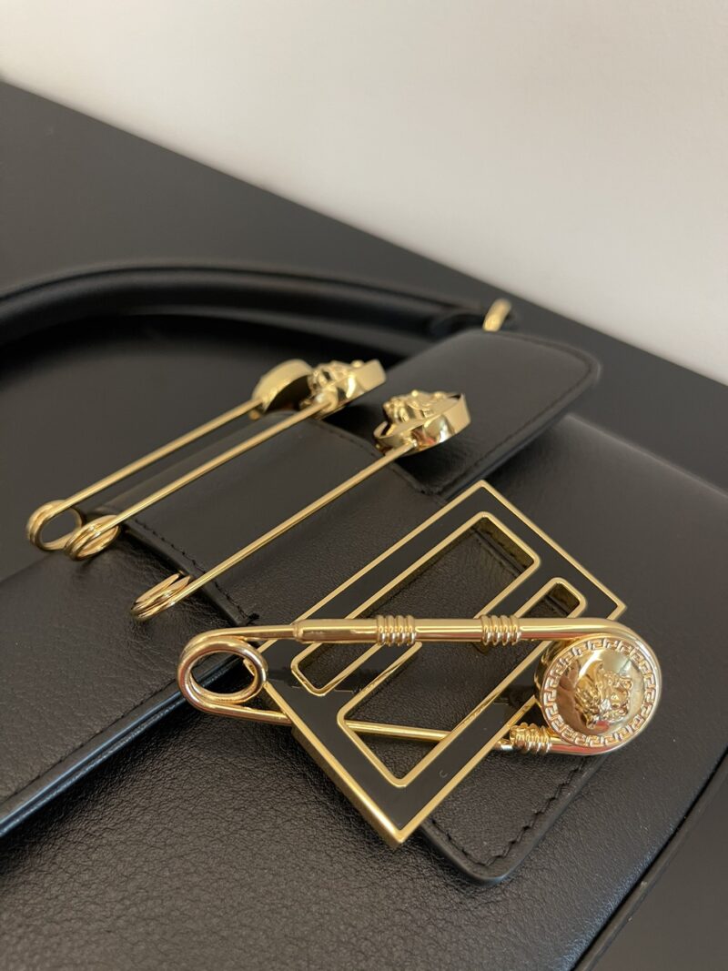 FendI Small Baguette Bag-20x15x9CM - Image 4