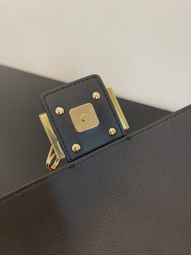 FendI Small Baguette Bag-20x15x9CM - Image 5