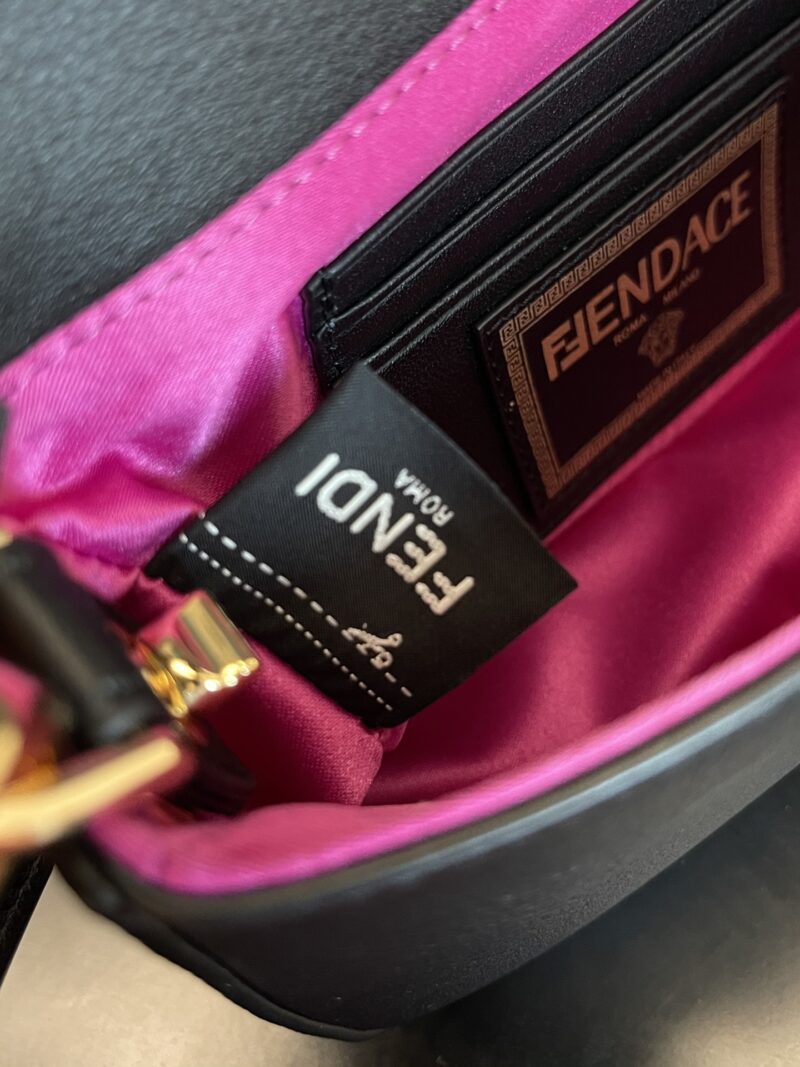 FendI Small Baguette Bag-20x15x9CM - Image 6