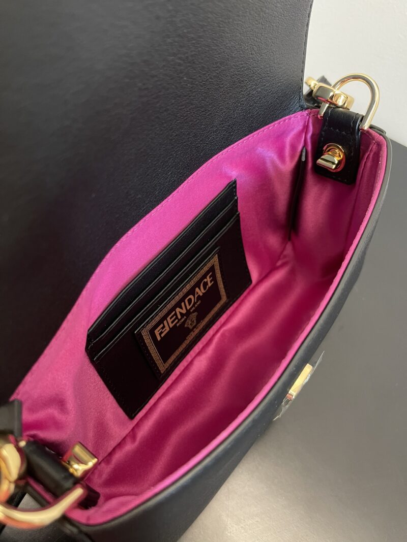 FendI Small Baguette Bag-20x15x9CM - Image 7