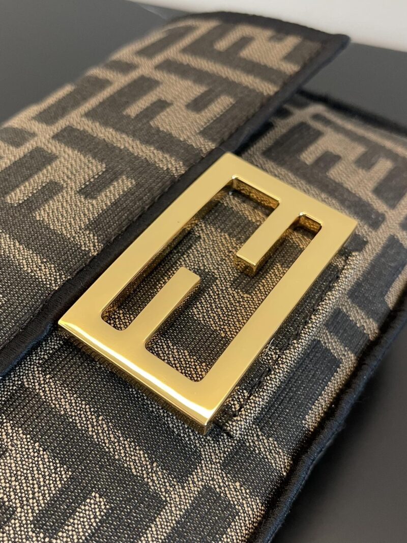 FendI Small Baguette Bag-20x15x9CM - Image 2