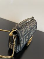 FendI Small Baguette Bag-20x15x9CM - Image 9