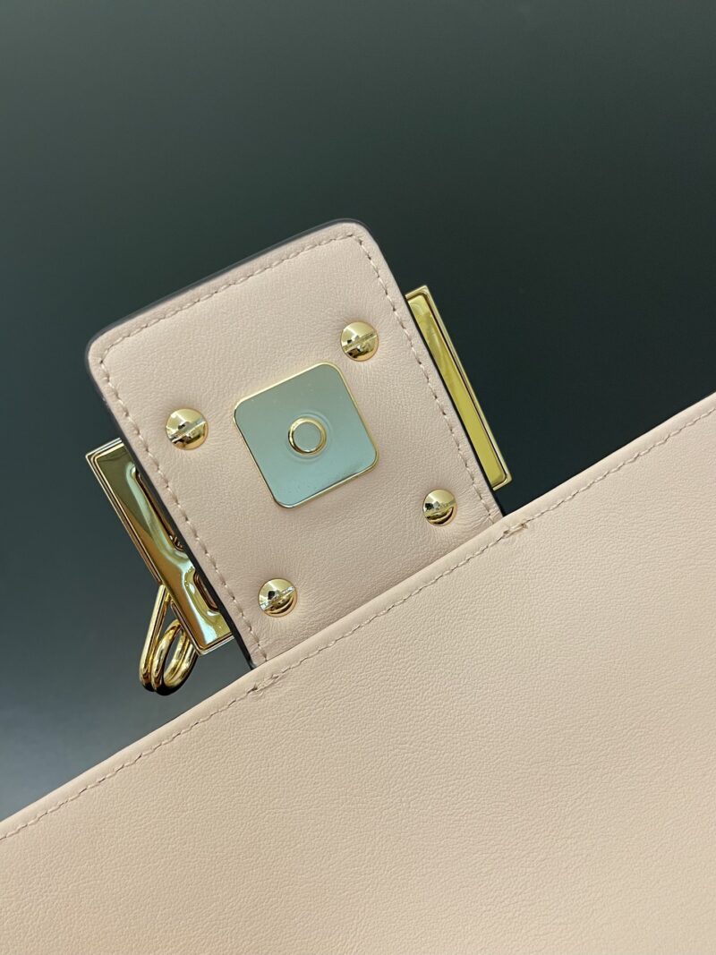 FendI Small Baguette Bag-20x15x9CM - Image 6