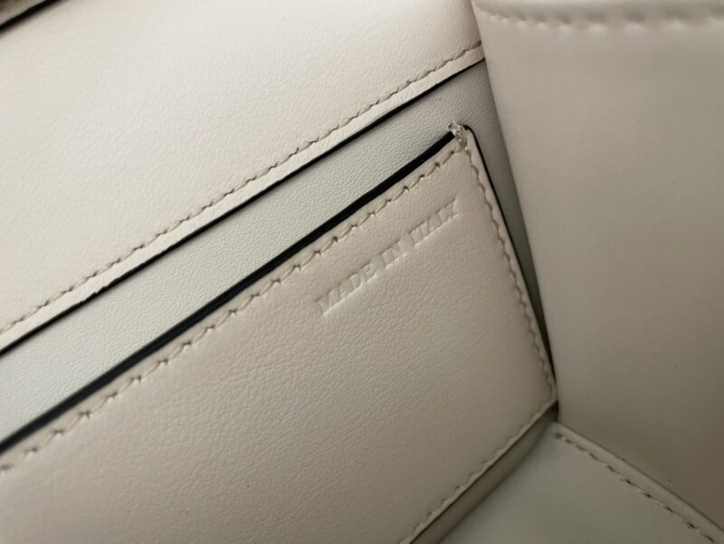 Valentino Handbags-20*15*7CM - Image 2