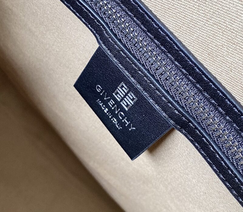 Gienvchy Antigona Sport -41*9*31CM - Image 7