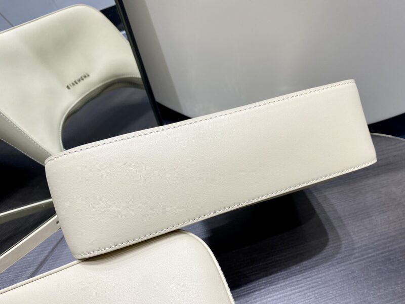 Gienvchy Moon Cut Hobo-25x7x12CM - Image 5