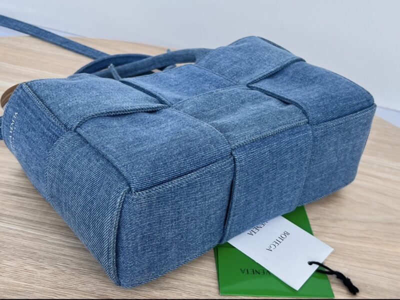 Bottega Arco Tote-25x16x8CM - Image 3