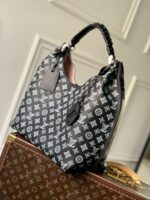 Louis Vuitton Carmel Hobo Bag-35*40*17CM - Image 4