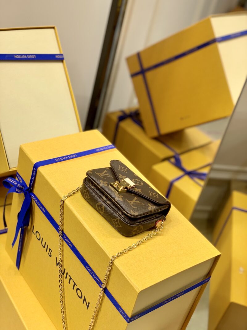 Louis Vuitton Micro Metis Handbags-14*11* 3.5 CM - Image 4