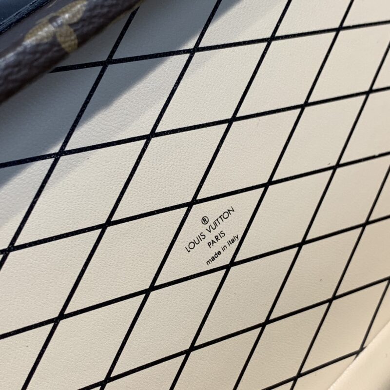 Louis Vuitton Petite Malle East West-27*12*6.5CM - Image 8