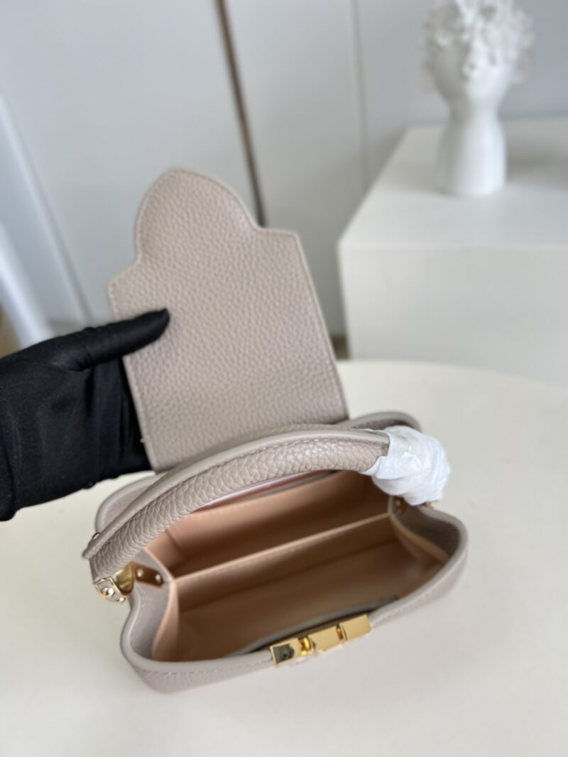 Louis Vuitton Capucines Handlebag - Image 8