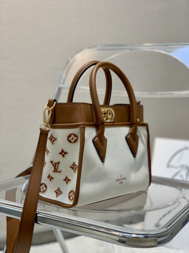 Louis Vuitton On My Side Tote Bag-25*20*12CM - Image 4