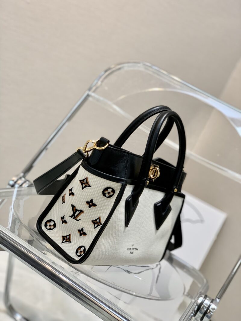 Louis Vuitton On My Side Tote Bag-25*20*12CM - Image 2