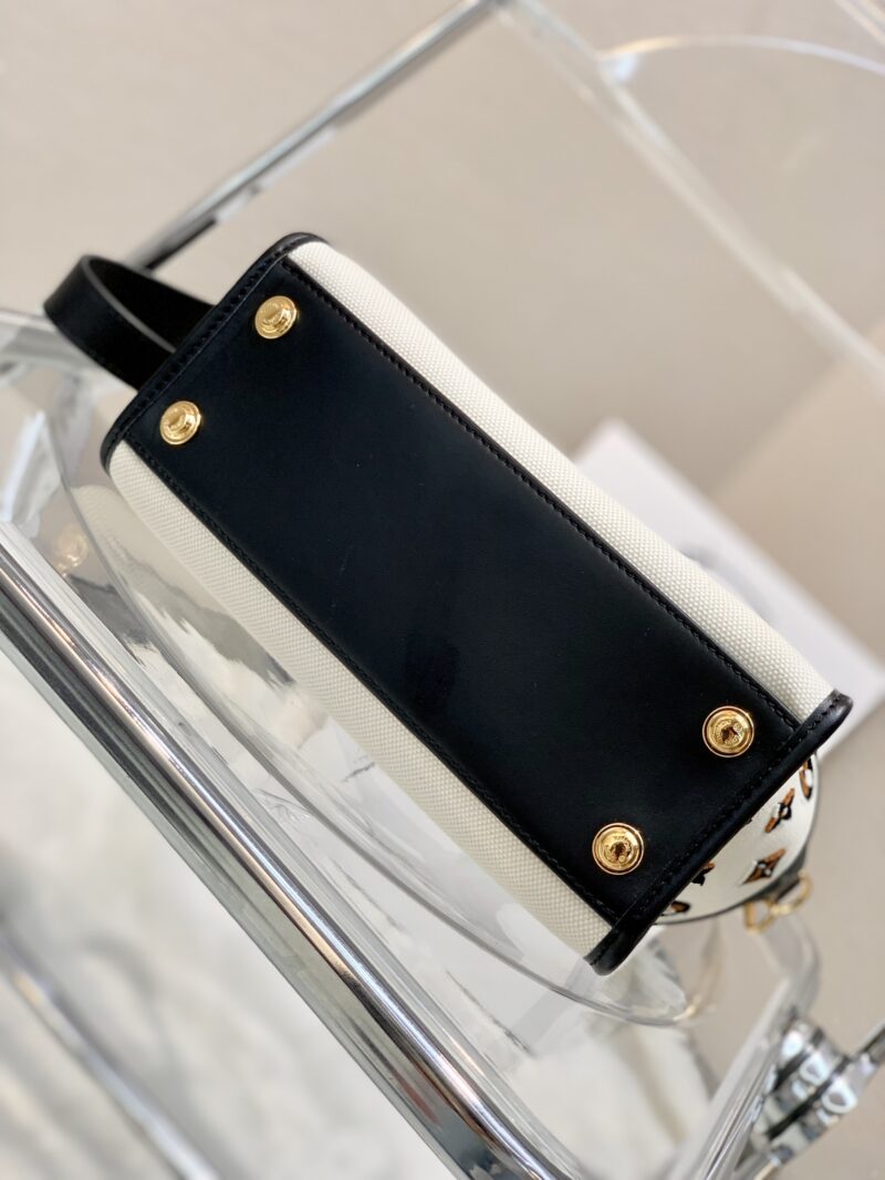 Louis Vuitton On My Side Tote Bag-25*20*12CM - Image 5