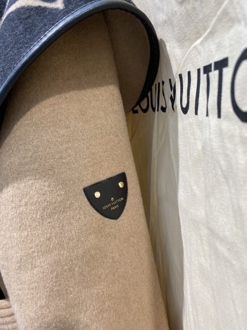 Ch@nel 2022 New Autumn/Winter Coat - Image 4