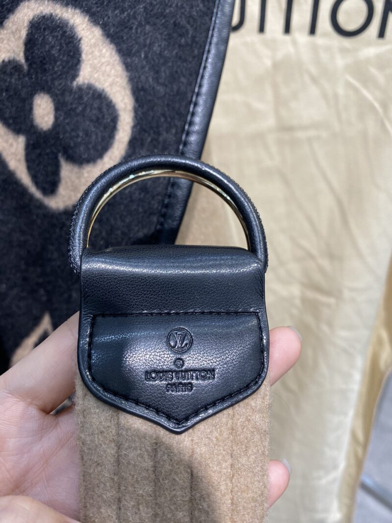 Ch@nel 2022 New Autumn/Winter Coat - Image 5